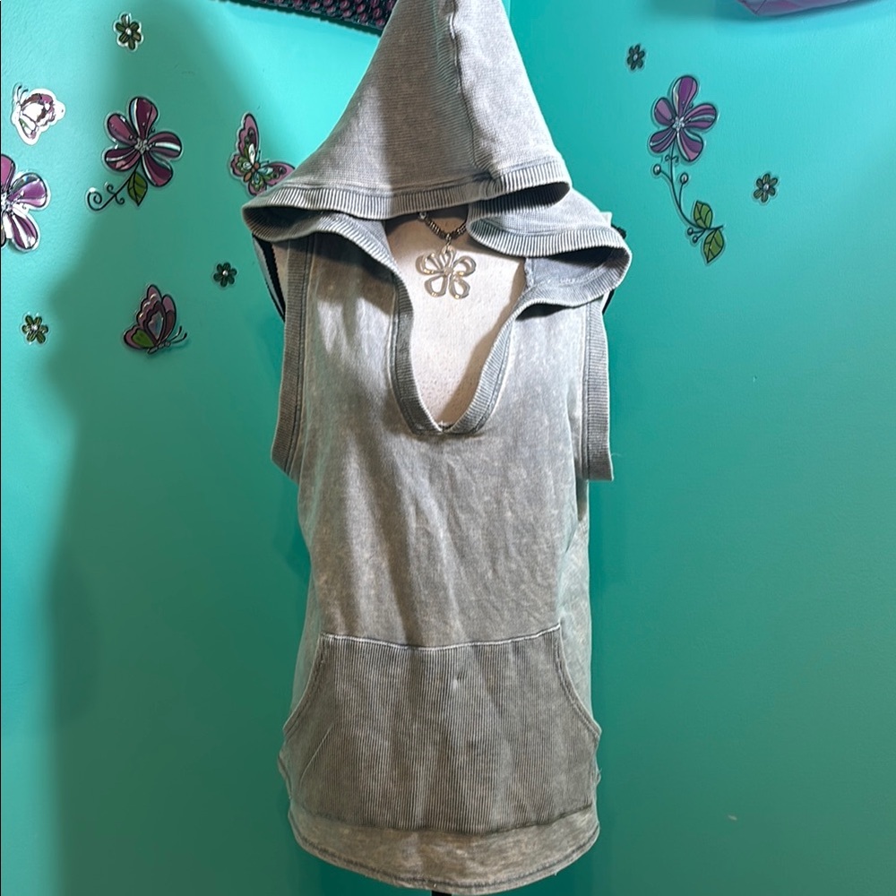 Sew in Love Gray Sleeveless Hoodie Top